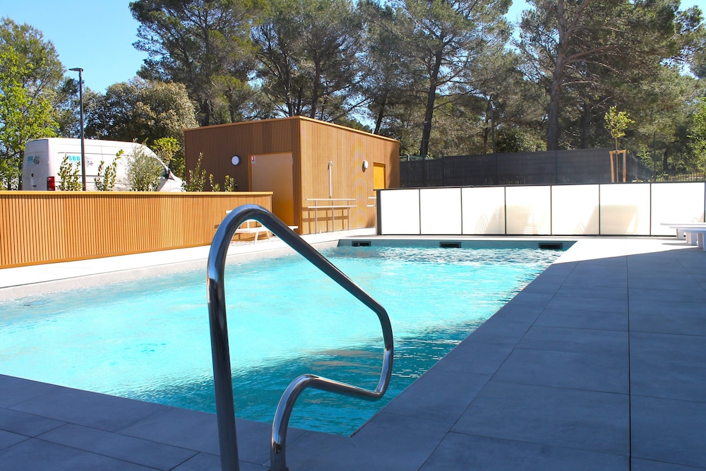 Adonis le Castellet 26/56