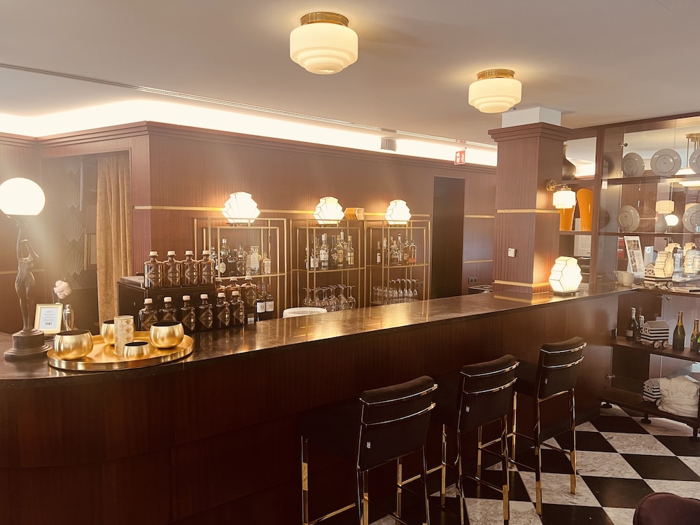 Gatsby Hotel 30/50
