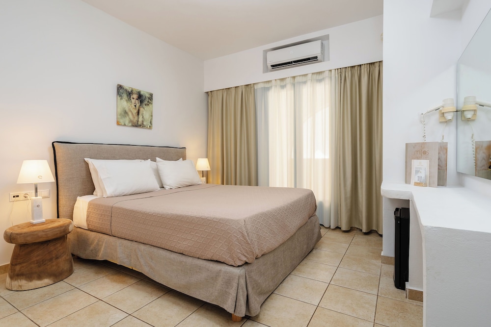 Grand, Spa, Suite, 1 Double and 3 Single Beds, Sea View, Hot Tub