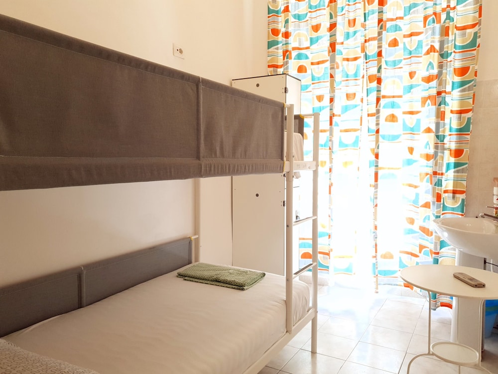 Mancini Hostel Naples 5/70