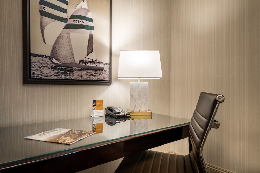 Ayres Hotel Seal Beach 31/36