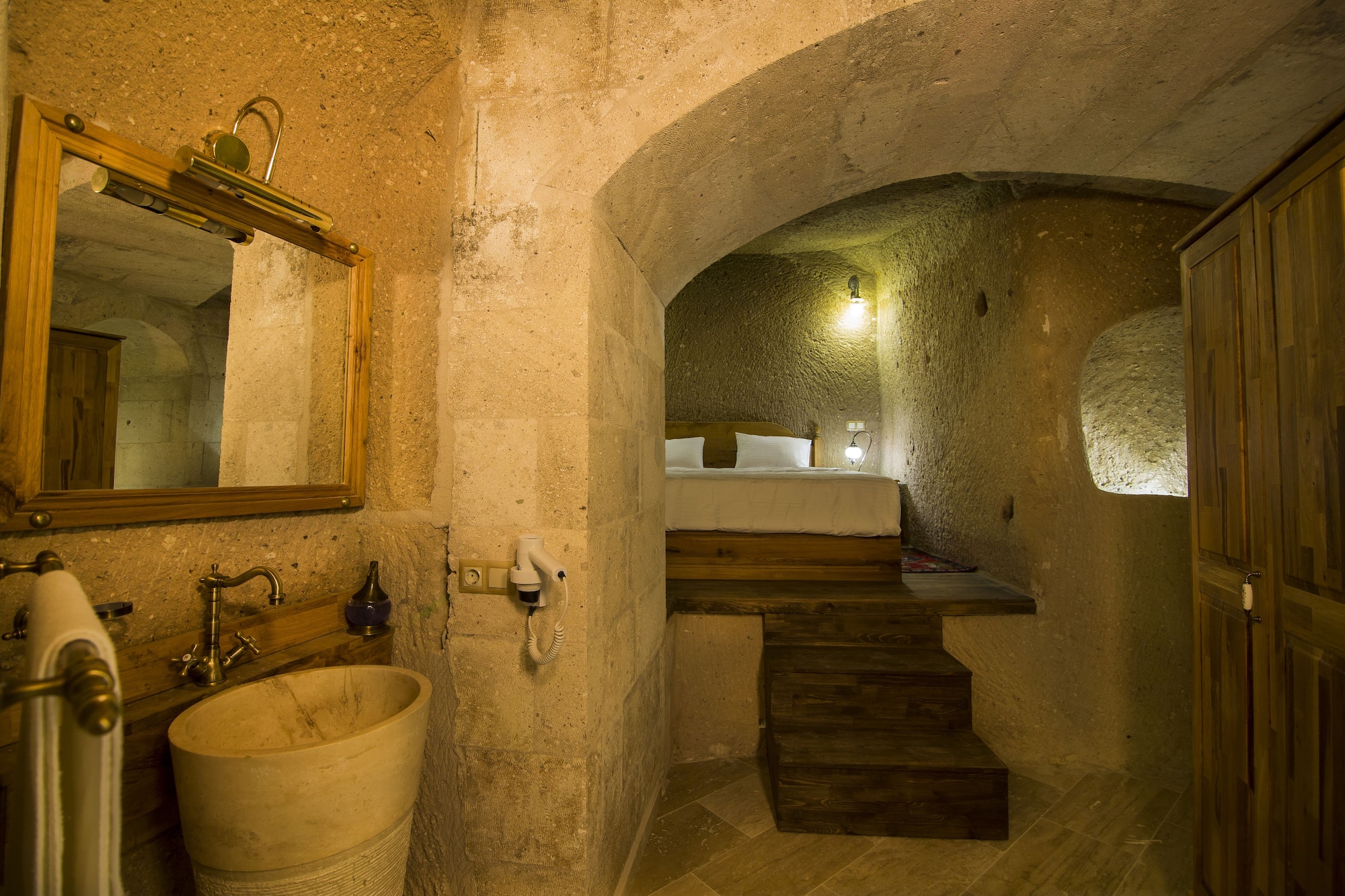 Stone, Superior, Suite, King Bed، Caldera Hotel 4/4