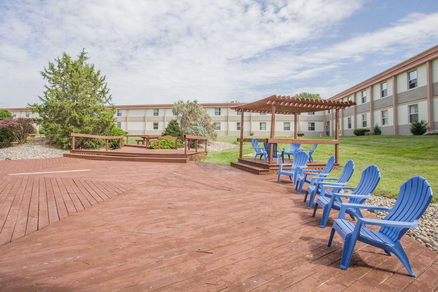 Ramada By Wyndham Angola/Fremont Area 35/41