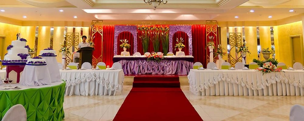 Royal Garden Hotel 9/44