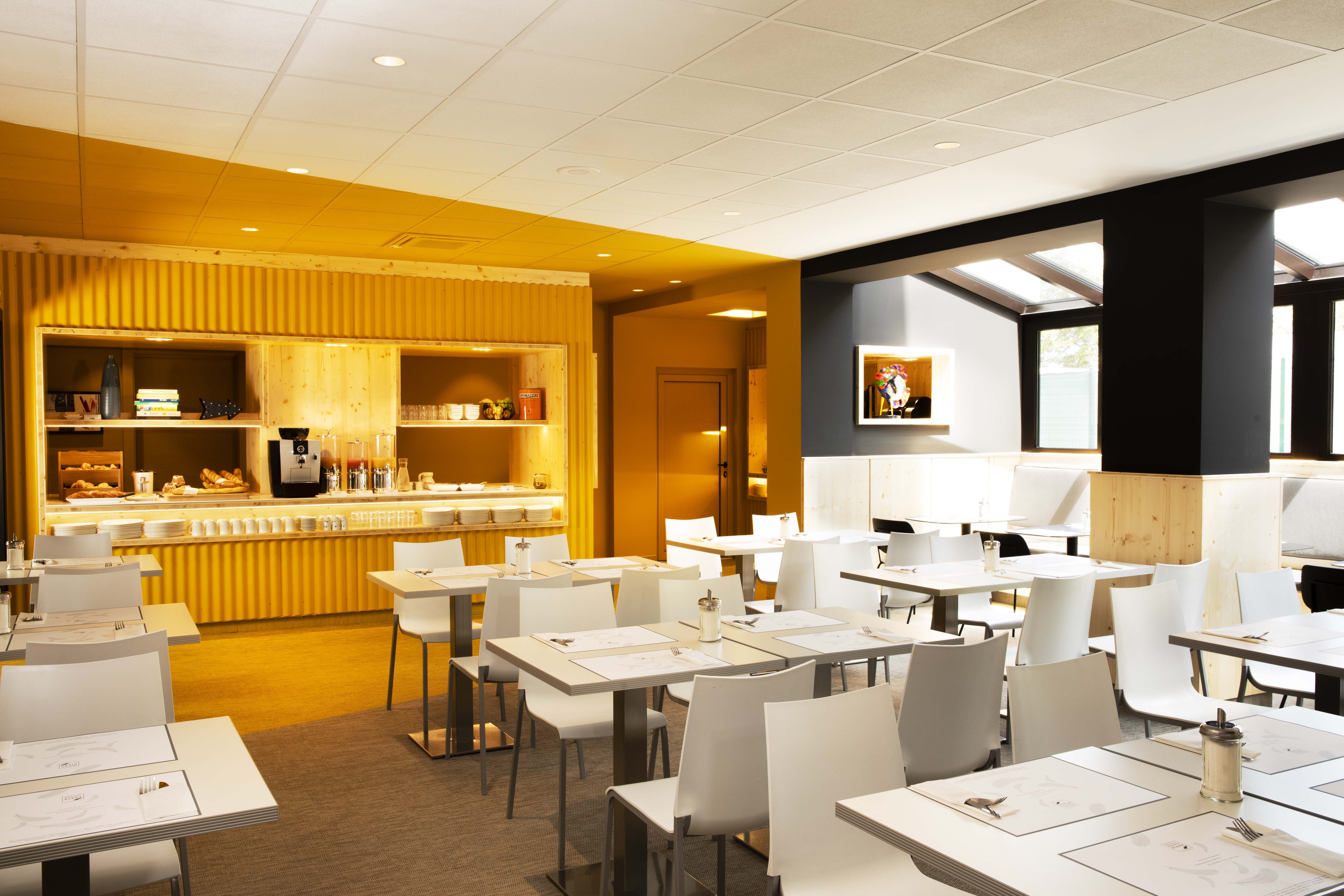 Hotel Le Bugatti 51/64