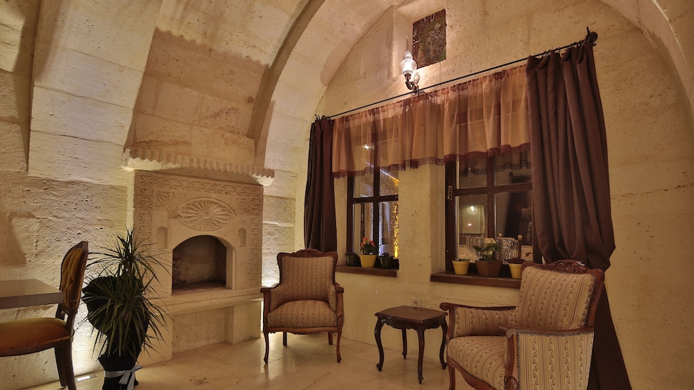 Golden Cave Suites 25/55