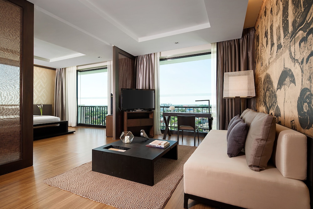 AVANI Khon Kaen Hotel and Convention Centre 45/69