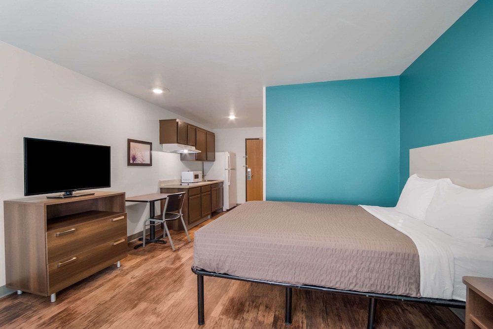 WoodSpring Suites North Charleston Airport I-526 16/32