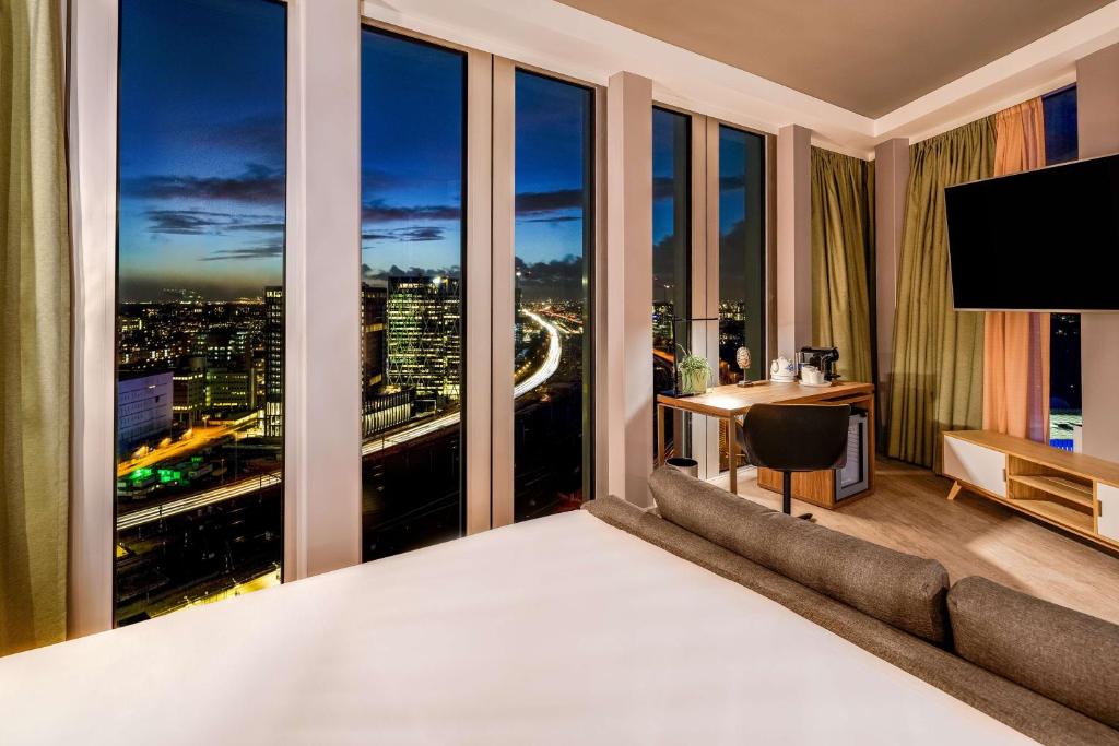 Nhow, Premium, with View, Corner