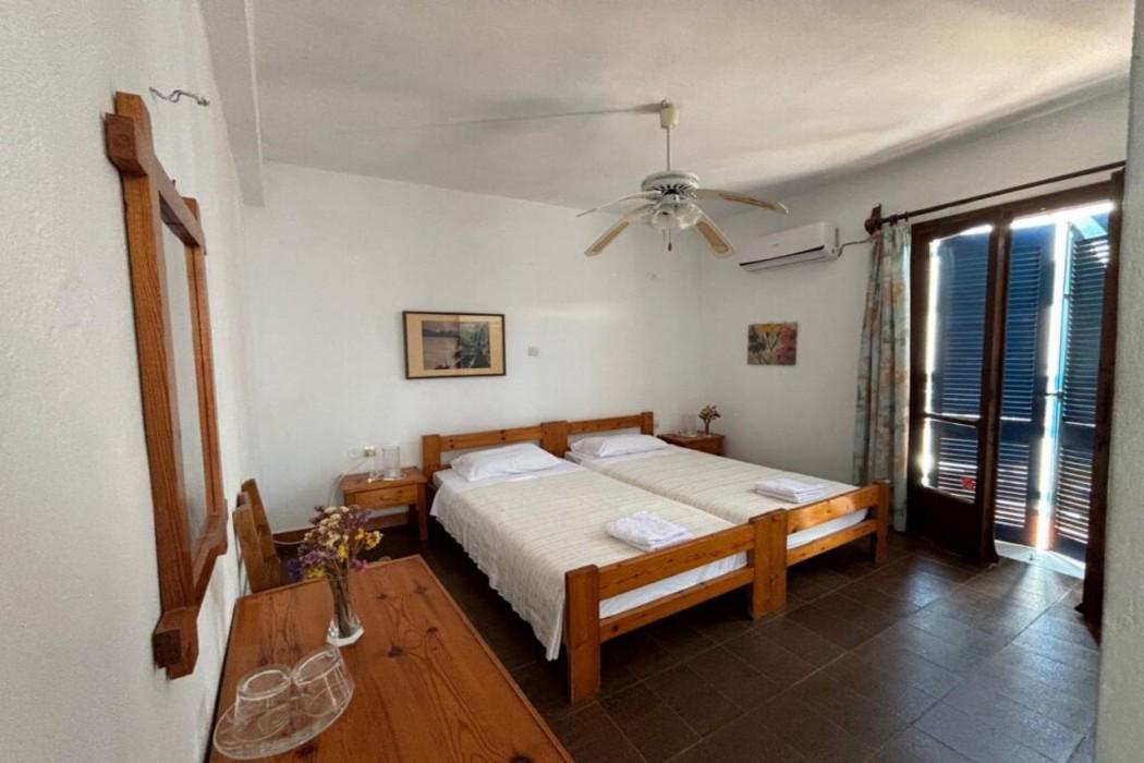 Avra Pension 8/11