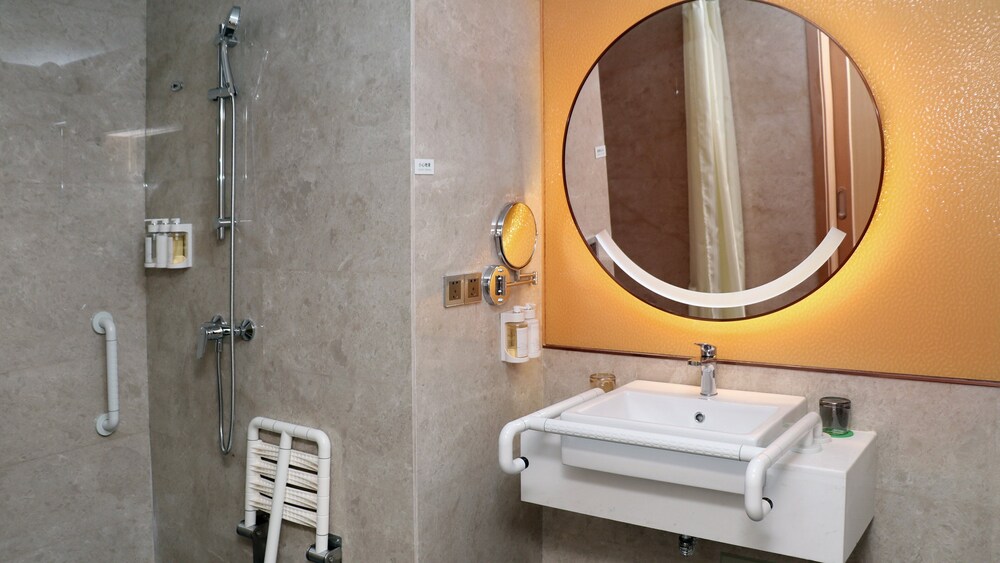 Holiday Inn Luzhou Longjian 14/43