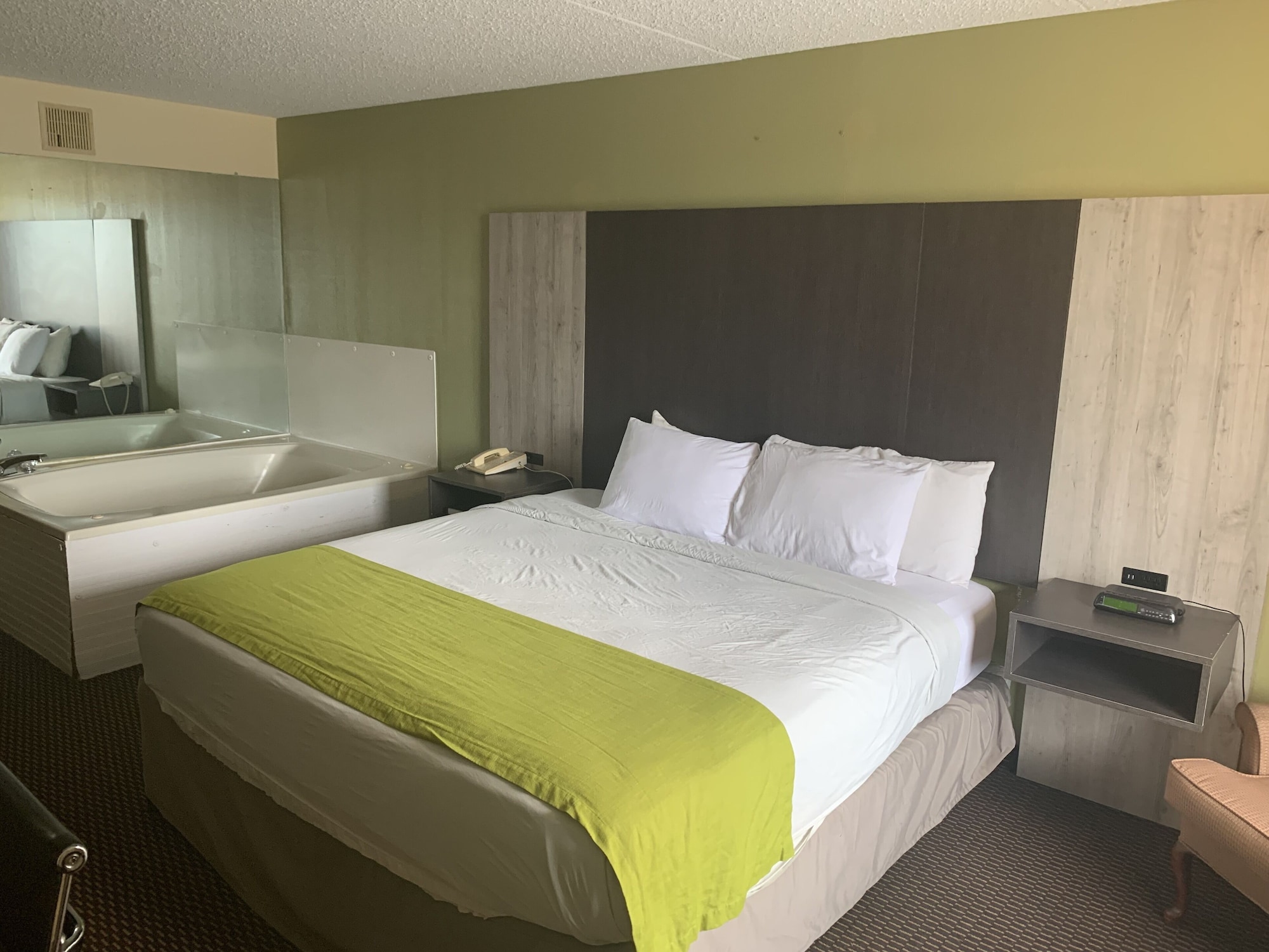 ROOM, KING BED, HOT TUB