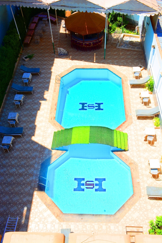 Shady Hotel 41/48
