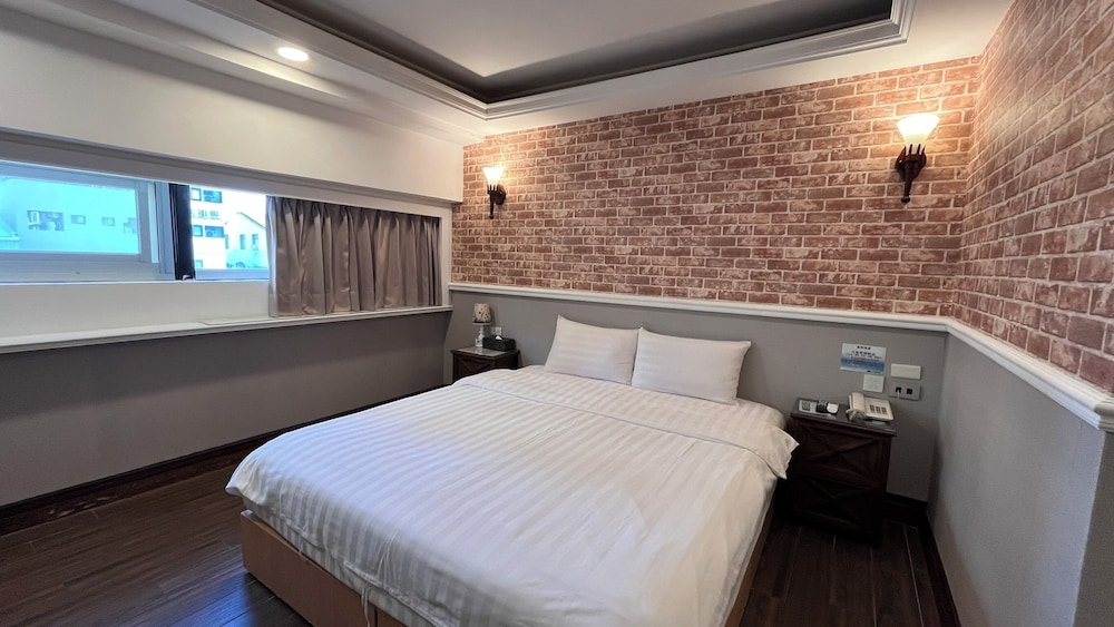 DELUXE, DOUBLE BED