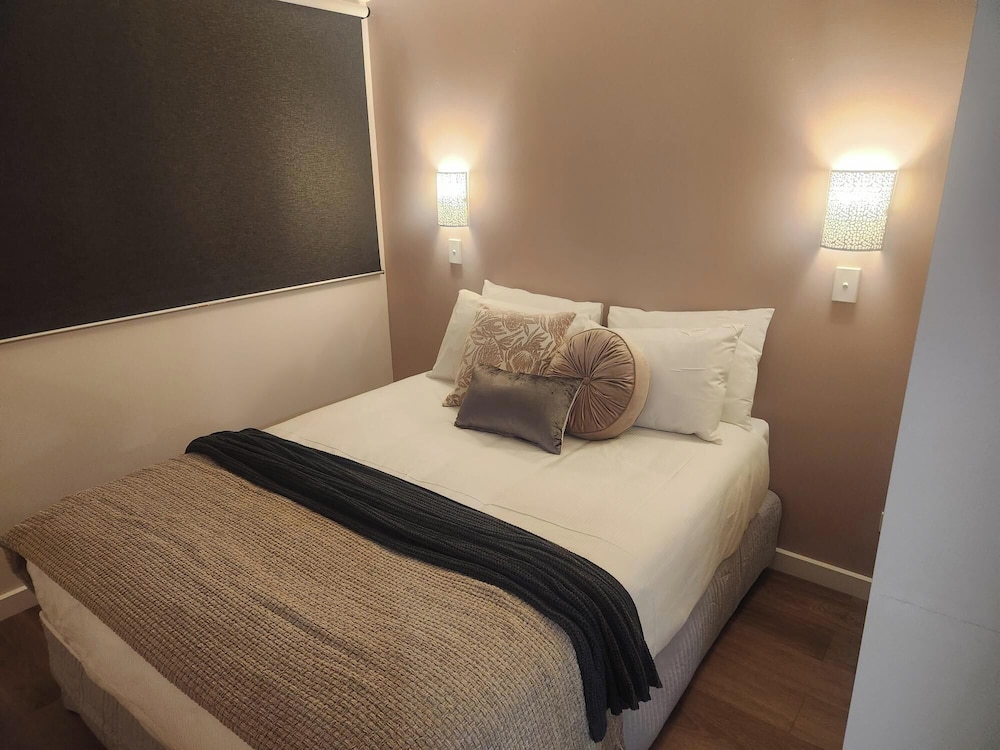 Deluxe, Suite, 1 Queen and 1 Bunk Bed