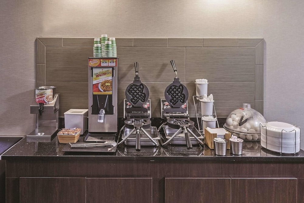 La Quinta Inn By Wyndham IH-10 West San Antonio TX 43/52