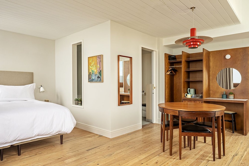 Fort Road Hotel 20/40