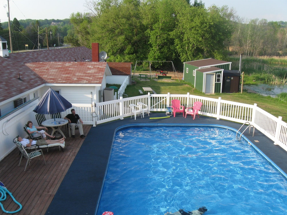 Coastal Inn 32/36