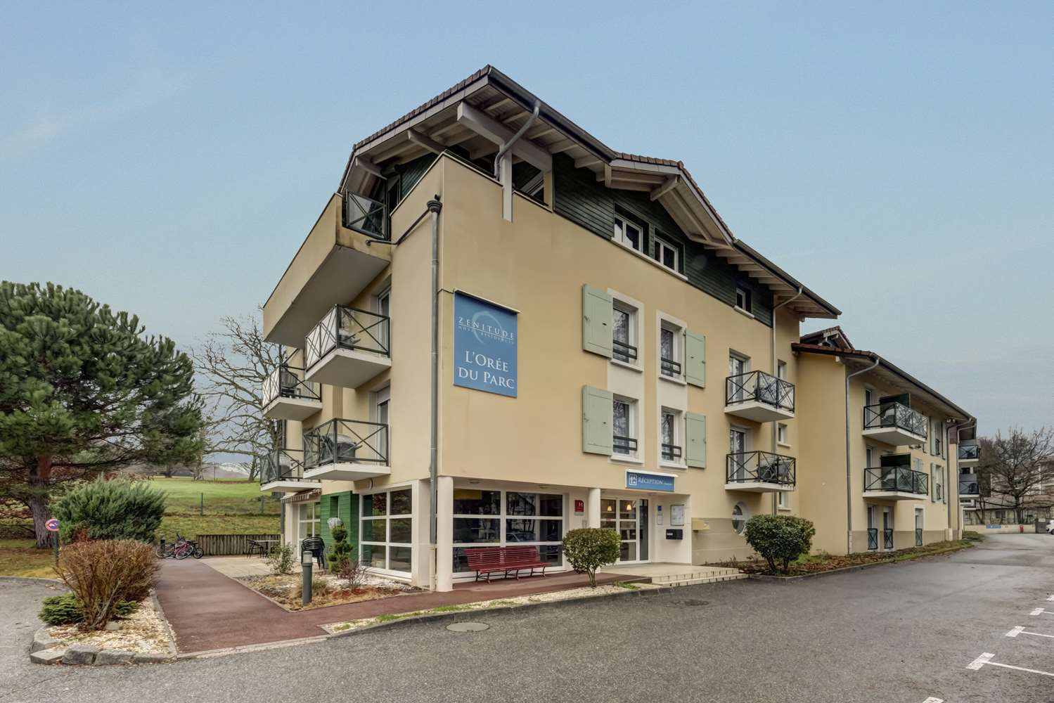 Comfort Aparthotel Divonne L Oree du Parc 2/20