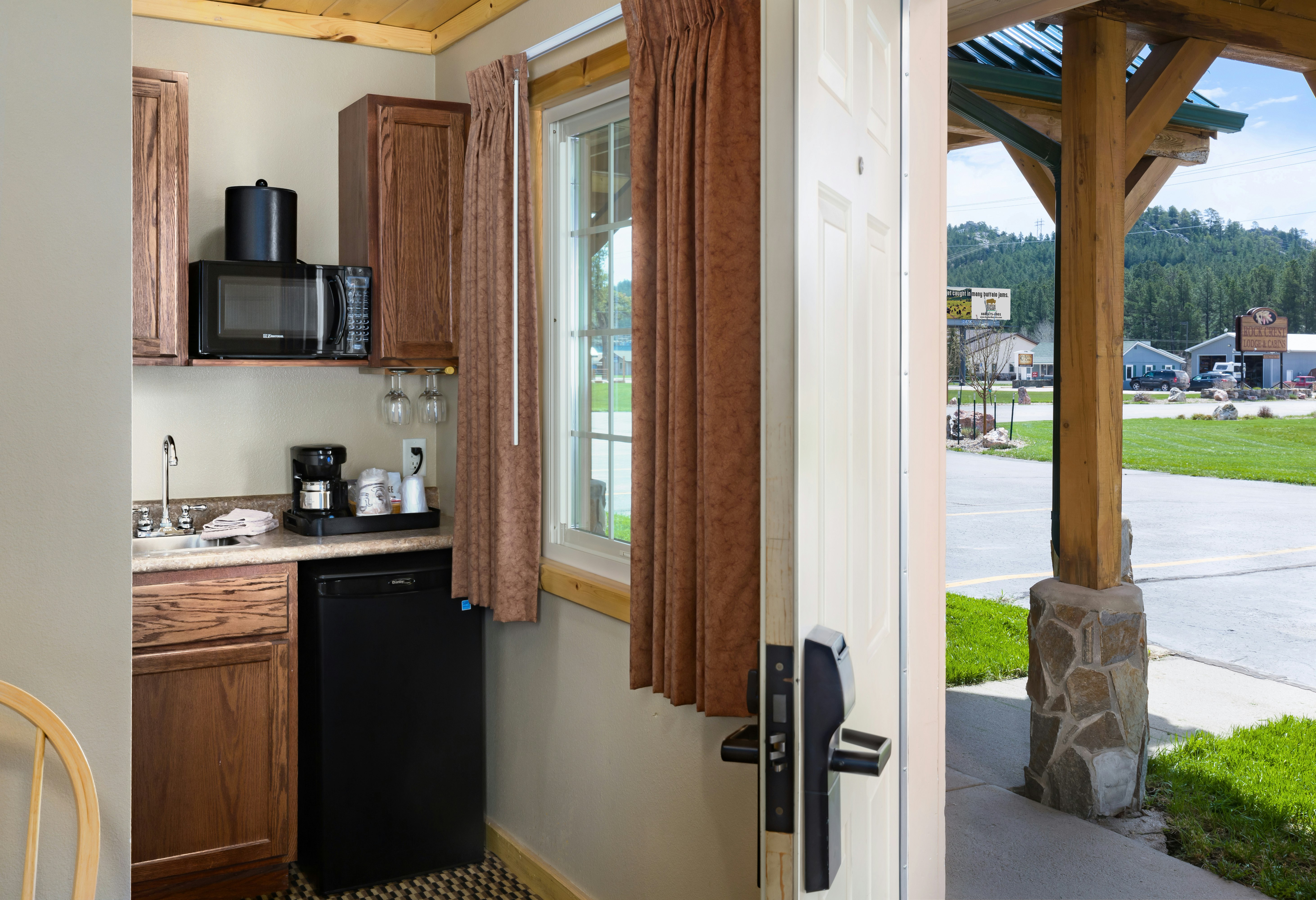 Rock Crest Lodge And Cabins 2/4