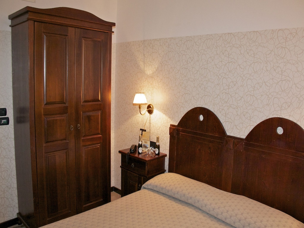 BUSINESS HOTEL 17/35