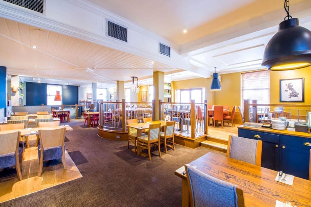 Premier Inn Manchester Salford Quays 21/47