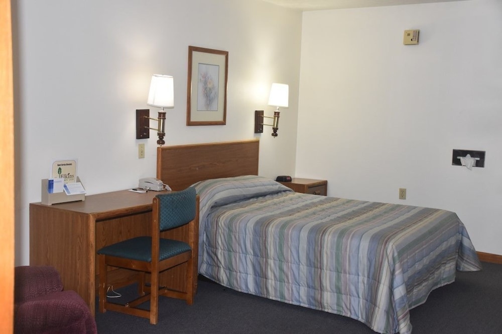 Luxor Inn & Suites 12/52