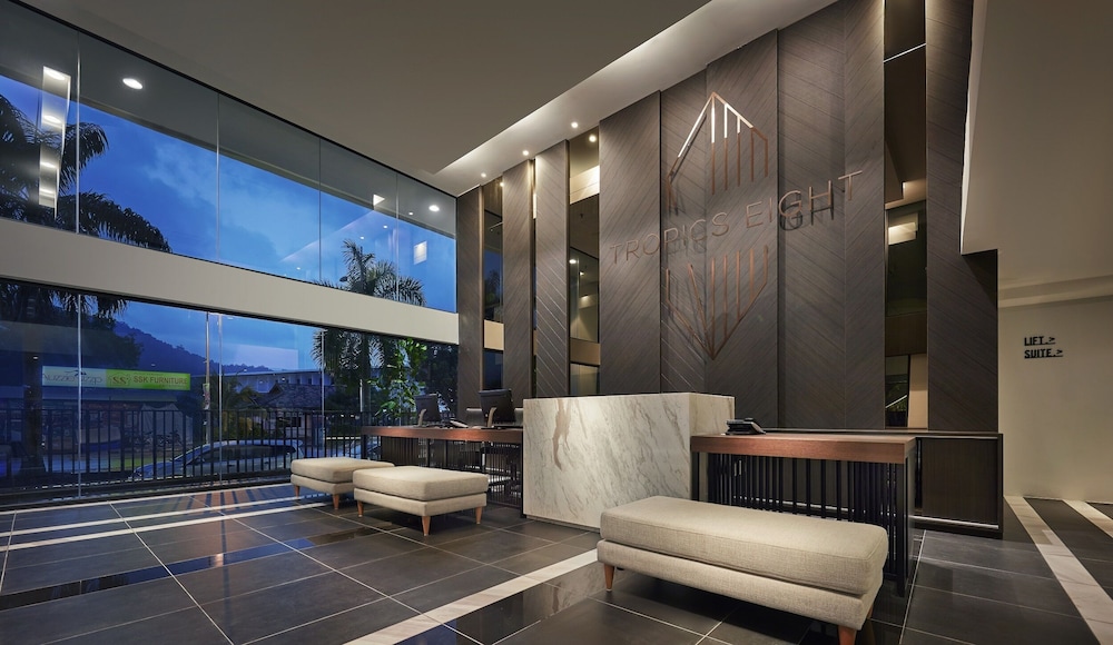 Tropics Eight Suites 50/61