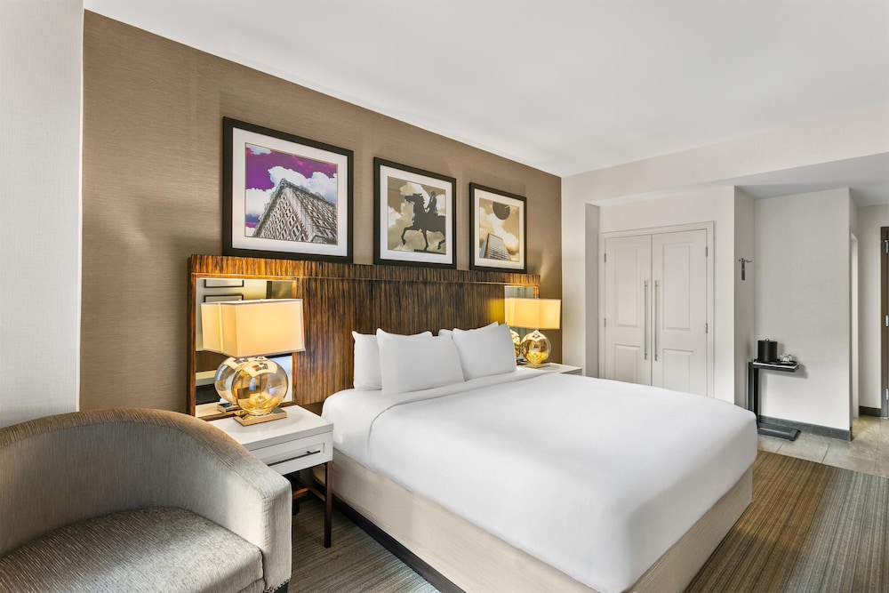 Sonesta Hotel Baltimore Inner Harbor 16/60