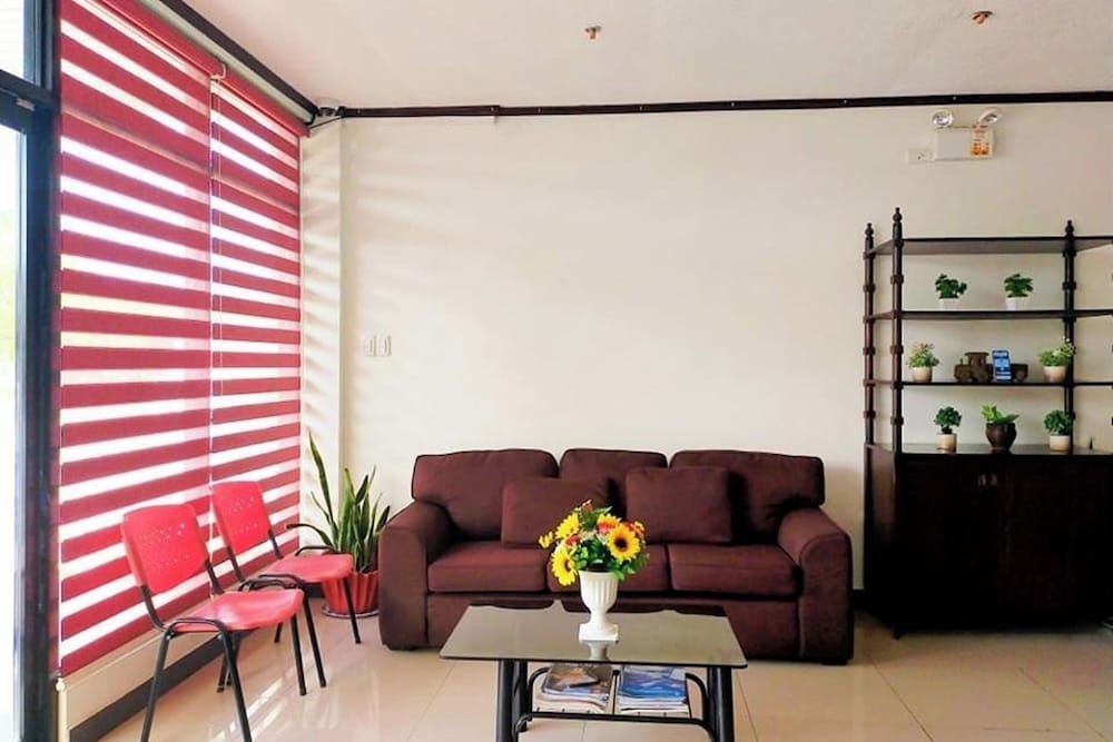 EC Hotel near Laoag Airport by ZUZU 24/34
