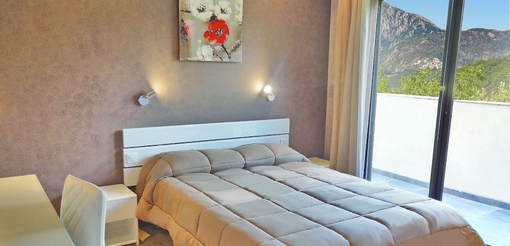 HOTEL DES DEUX SORRU 23/63