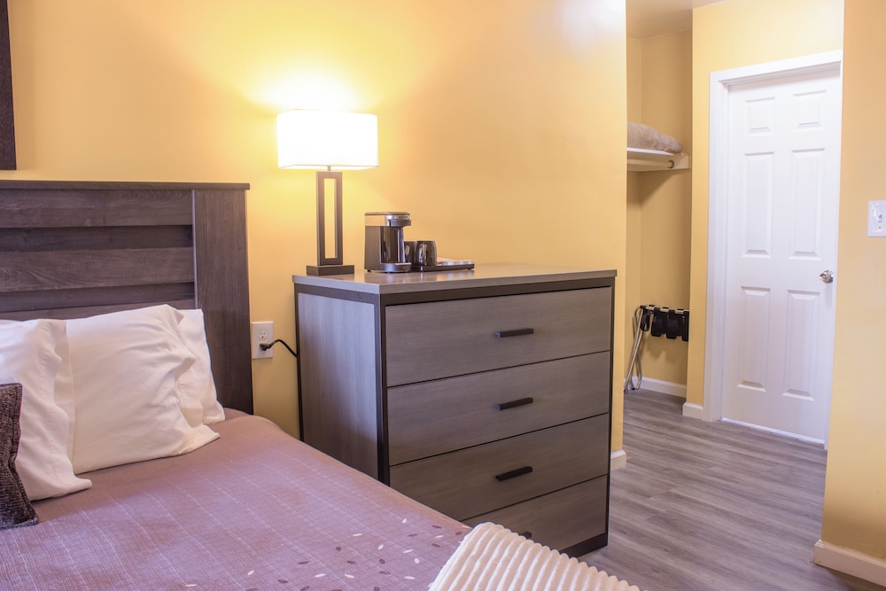 Carmel Wayfarer Inn 20/50