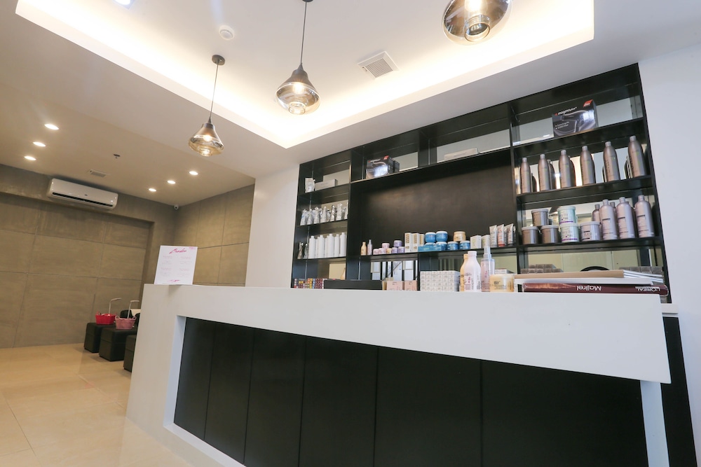 Bed+Bath Serviced Suites 12/66