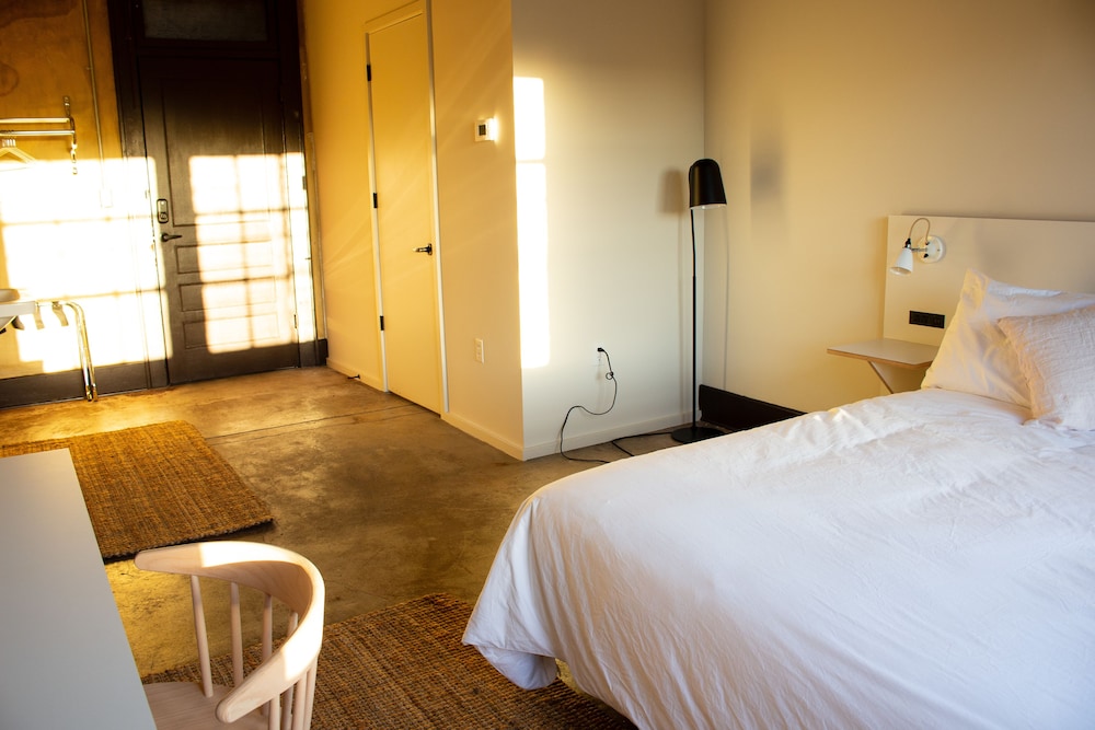 Travelers Hotel 9/39