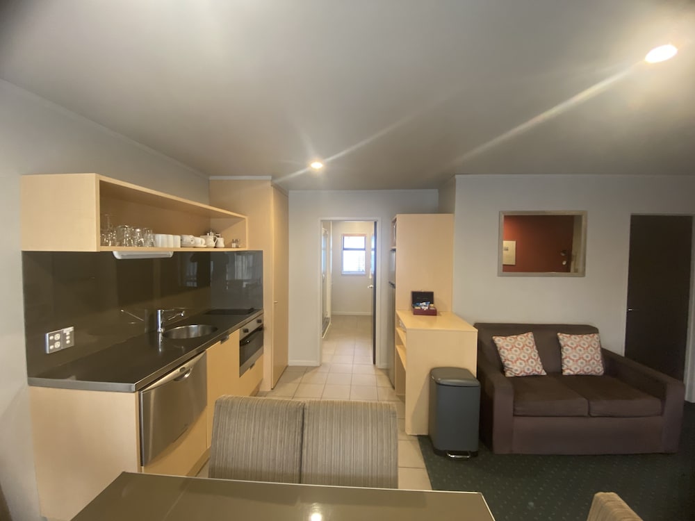 Bentleys Motor Inn 32/50