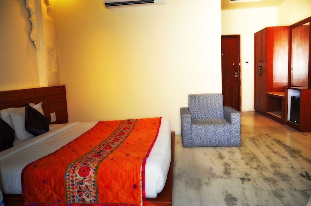 Justa Brij Bhoomi Nathdwara 13/39
