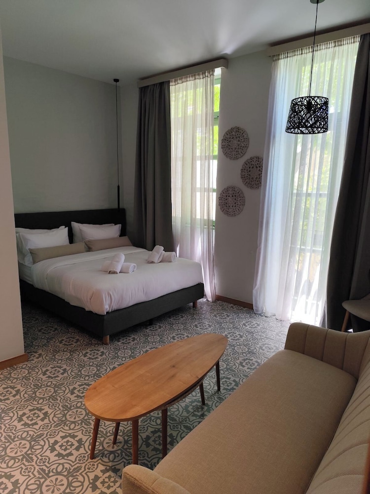Acandia Hotel 23/63