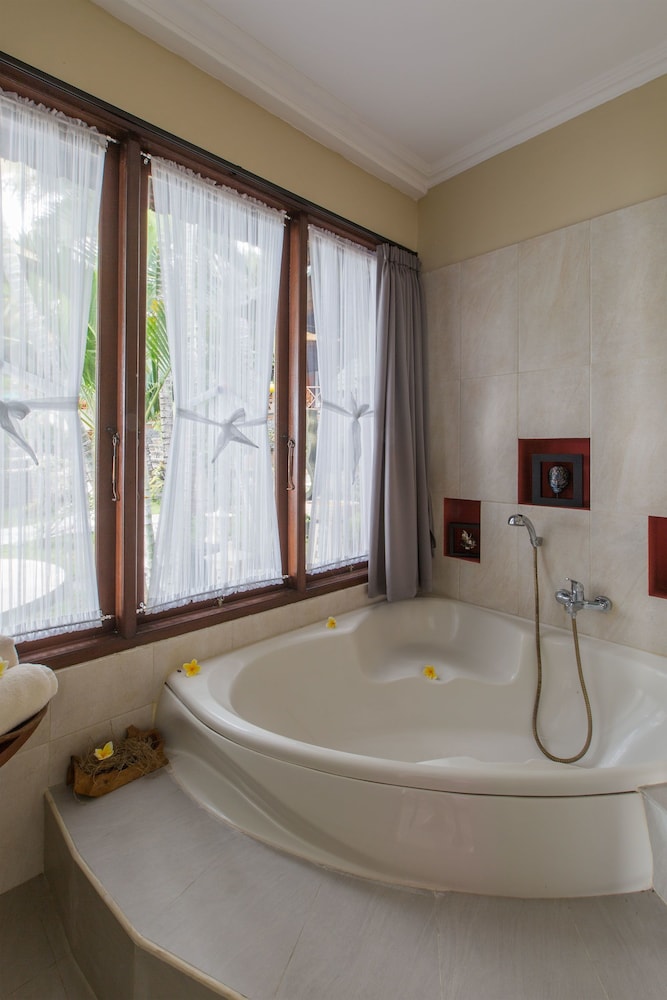 Puri Wirata Dive Resort And Spa 45/46