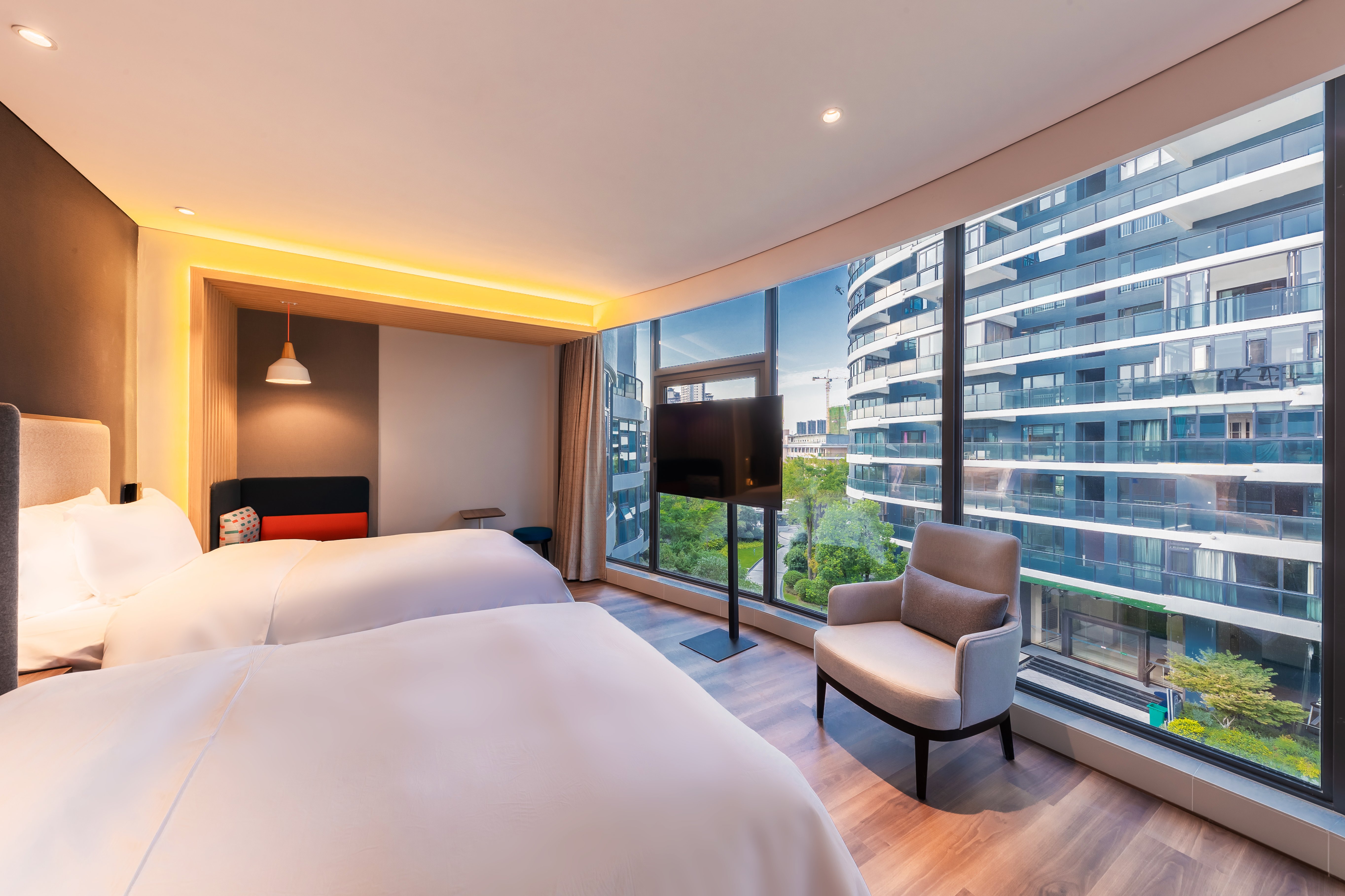 Holiday Inn Express Yichang Riverside 10/81