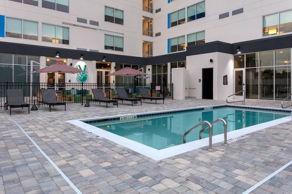 Aloft Savannah Airport 25/28
