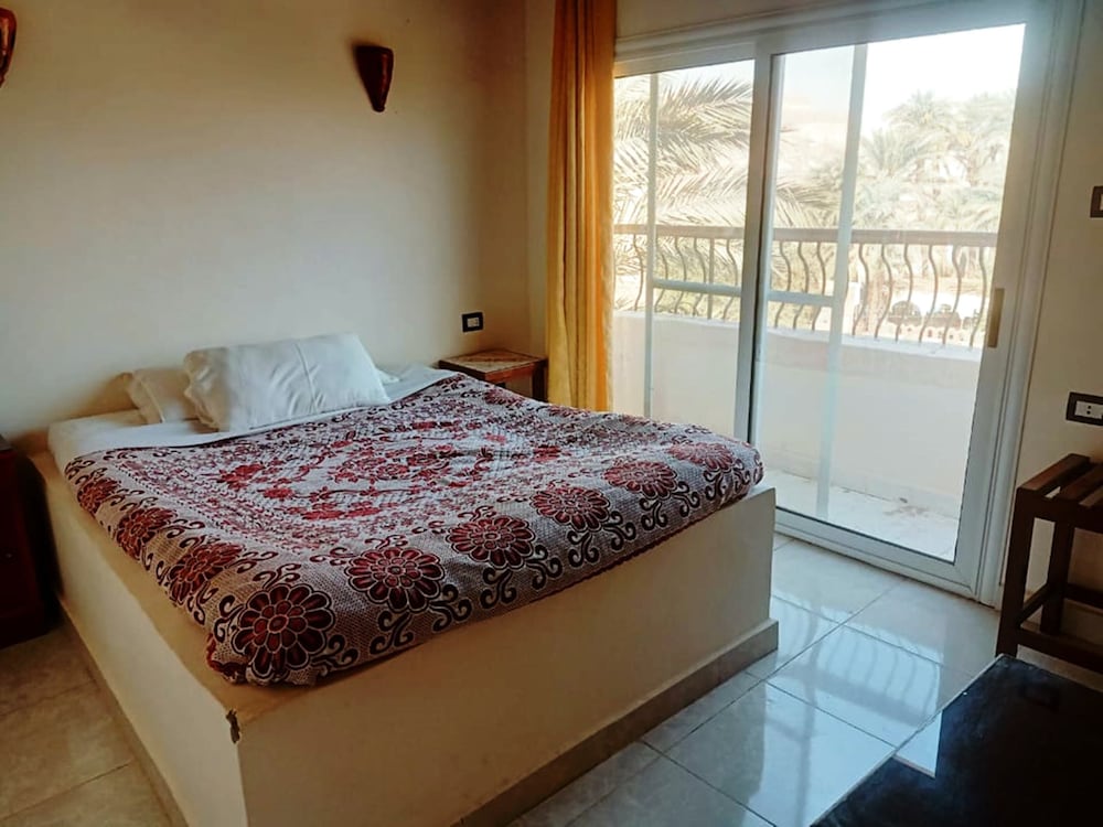 Amenophis Hotel 10/50