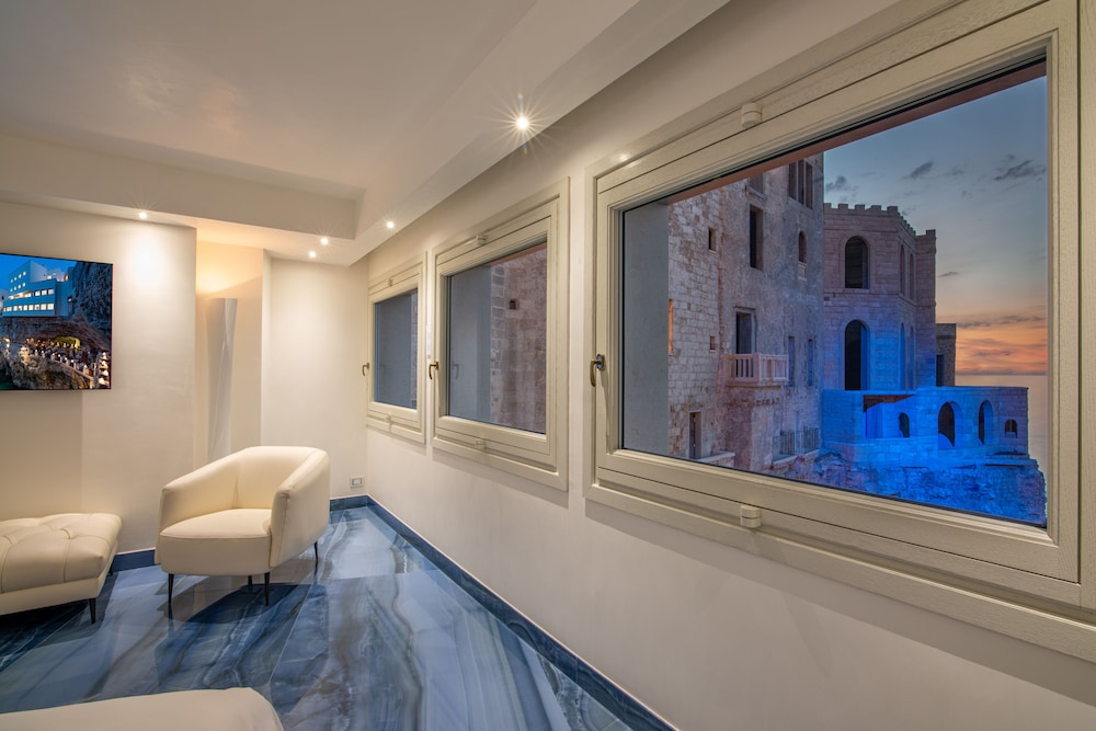 Grotta Palazzese 26/50