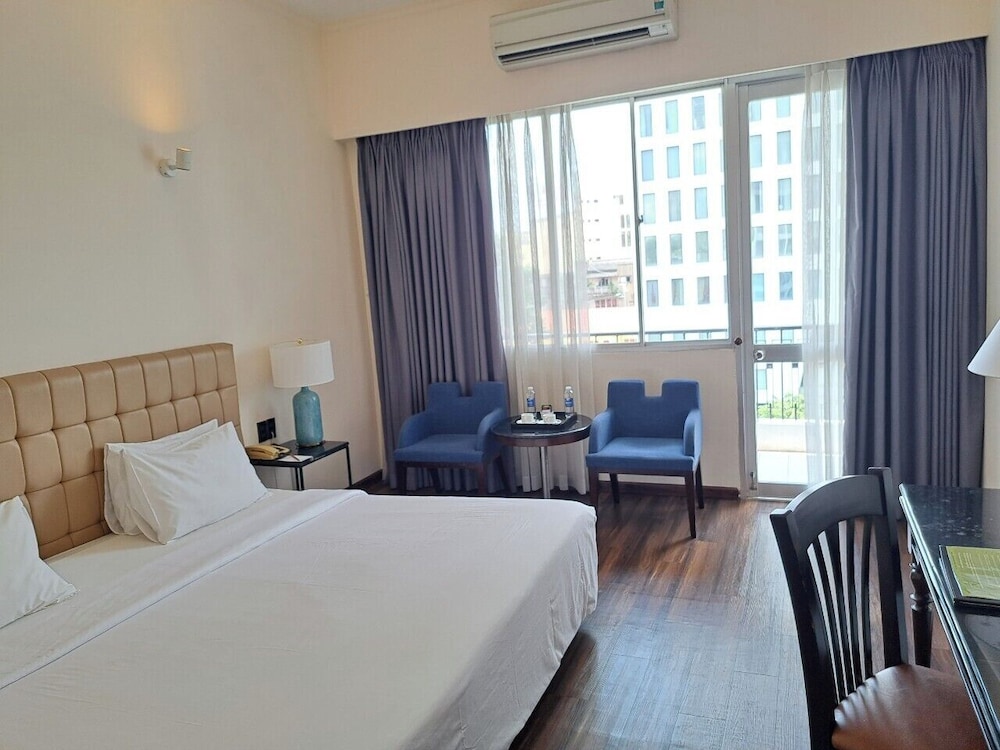 PREMIER, DOUBLE OR TWIN BED, BALCONY
