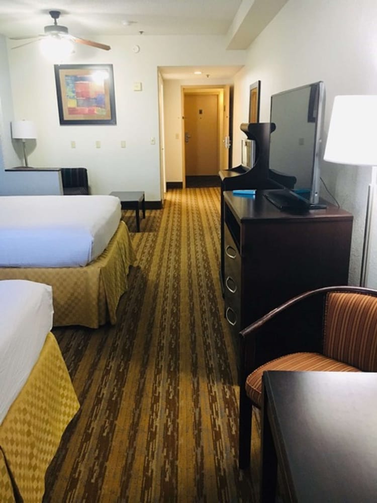 Best Western Plus Universal Inn 34/46