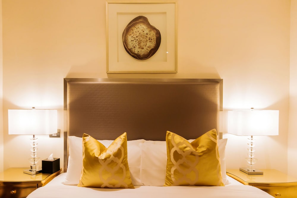 Oak Plaza Suites 49/66