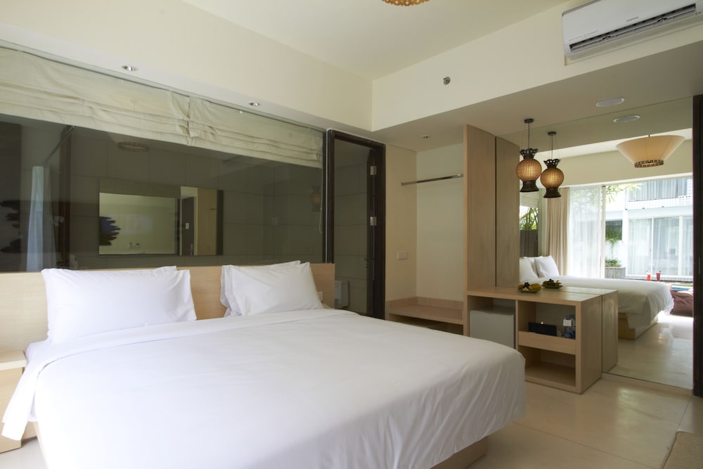 The Akmani Legian 13/70