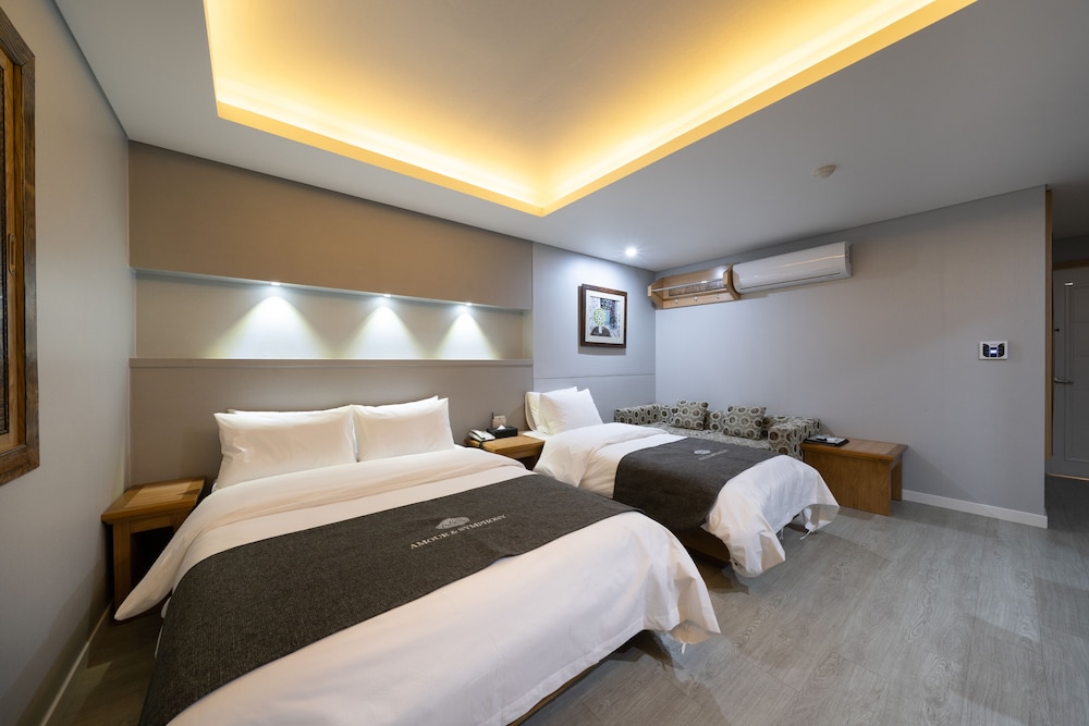 Suwon Symphony Tourist Hotel 25/52