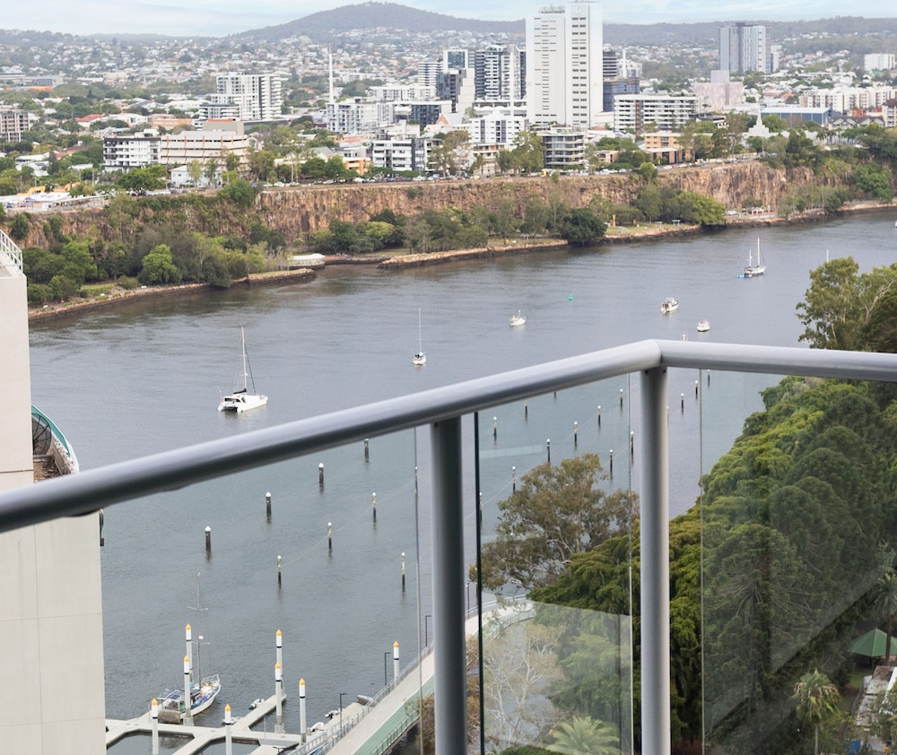 Oaks Brisbane Felix Suites 34/42