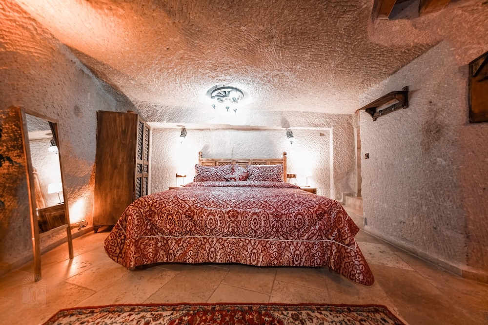 Zeus Cave Suites 29/50