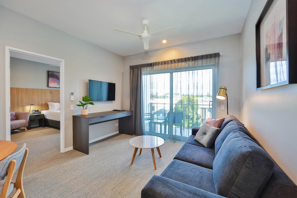 Best Western Plus North Lakes Hotel 31/50